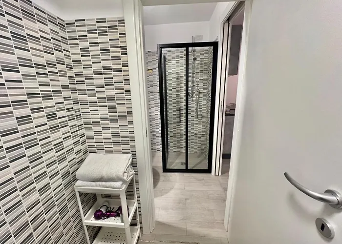 Abruzzi Home S&S, Graziosa, Accanto Metropolitana Verde Cologno Sud M2, Con Parcheggio Gratuito In Strada