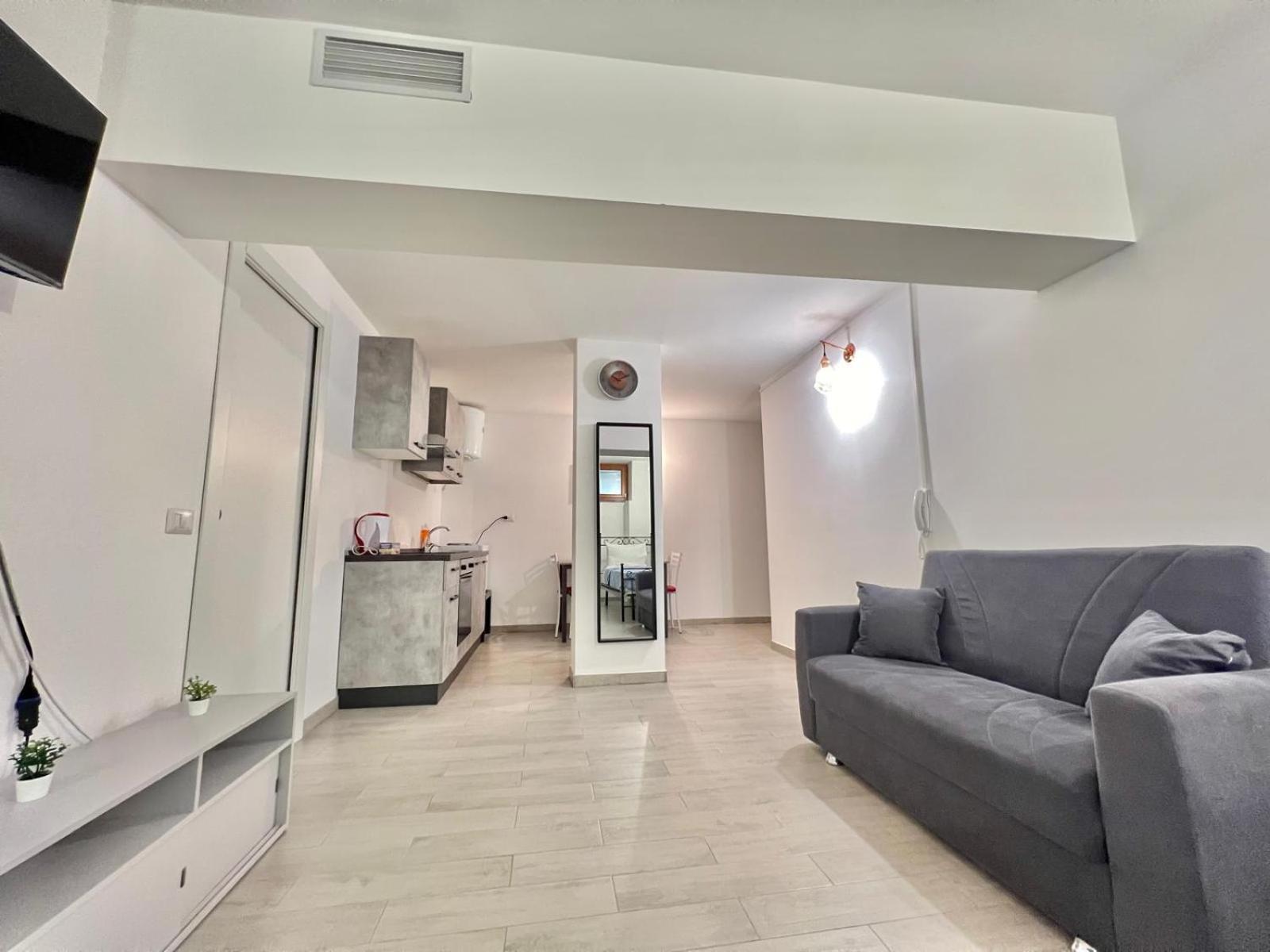 Appartamento Abruzzi S&s, Graziosa, Accanto Metropolitana Cologno Sud M2, Con Parcheggio Gratuito In Strada *