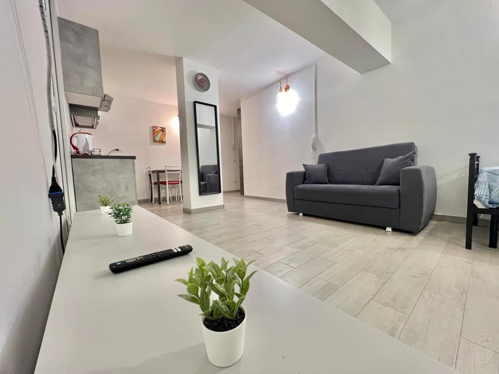 Abruzzi S&s, Graziosa, Accanto Metropolitana Cologno Sud M2, Con Parcheggio Gratuito In Strada Appartamento